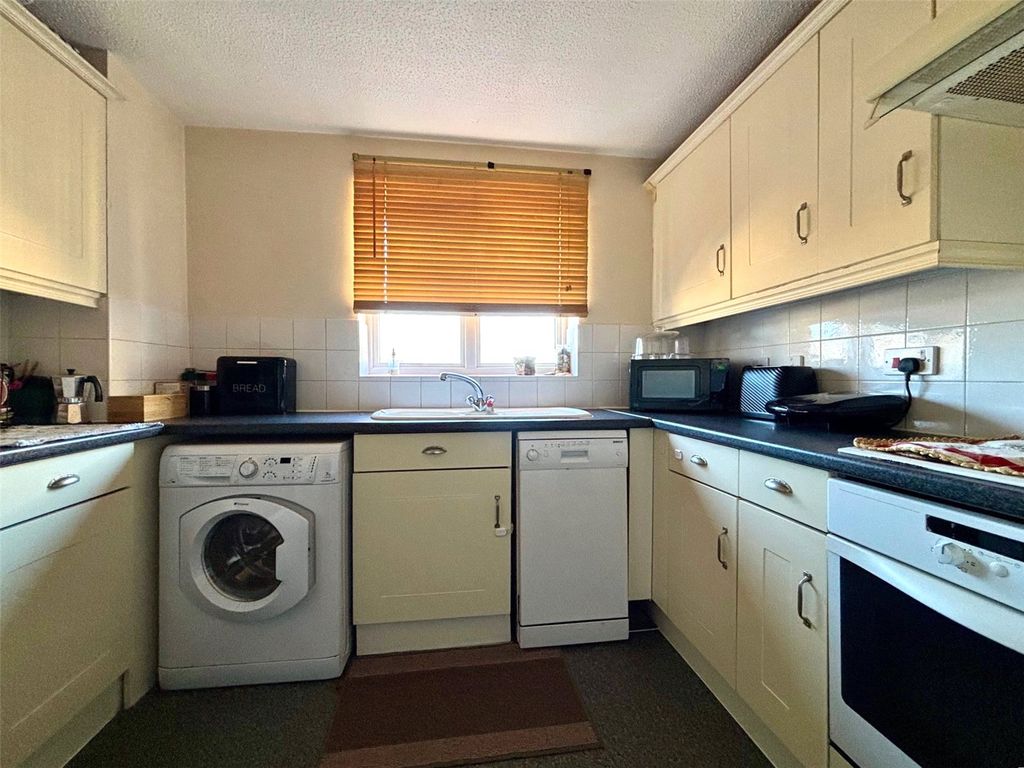 Property photo 3 of 9 Kitchen