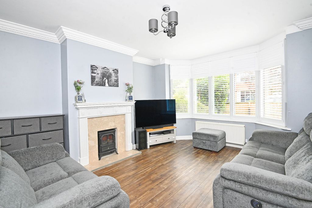 Property photo 2 of 23