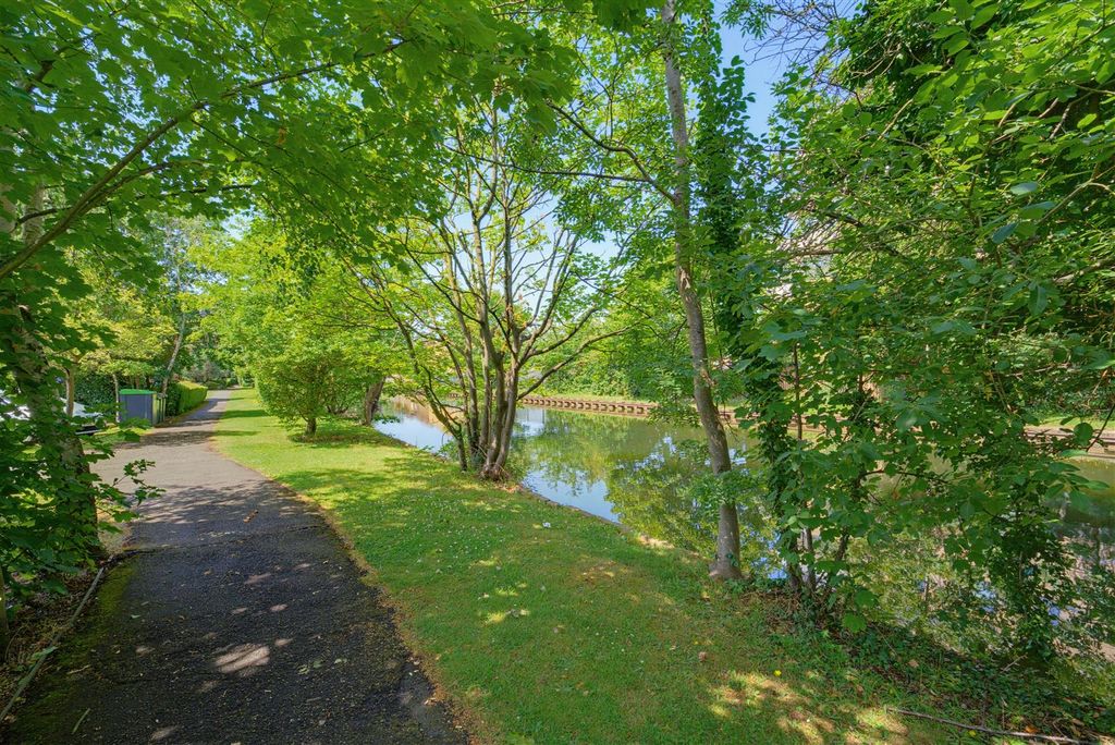 Property photo 3 of 9 162 Burket Canal.Jpg