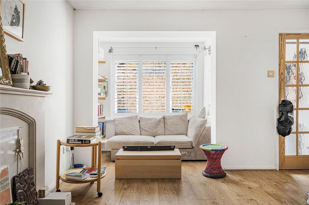 Property photo 3 of 12 Living Room