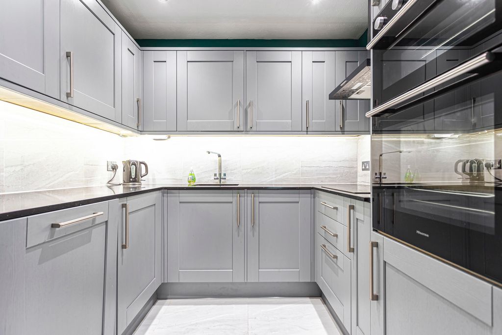 Property photo 3 of 14 Kitchen