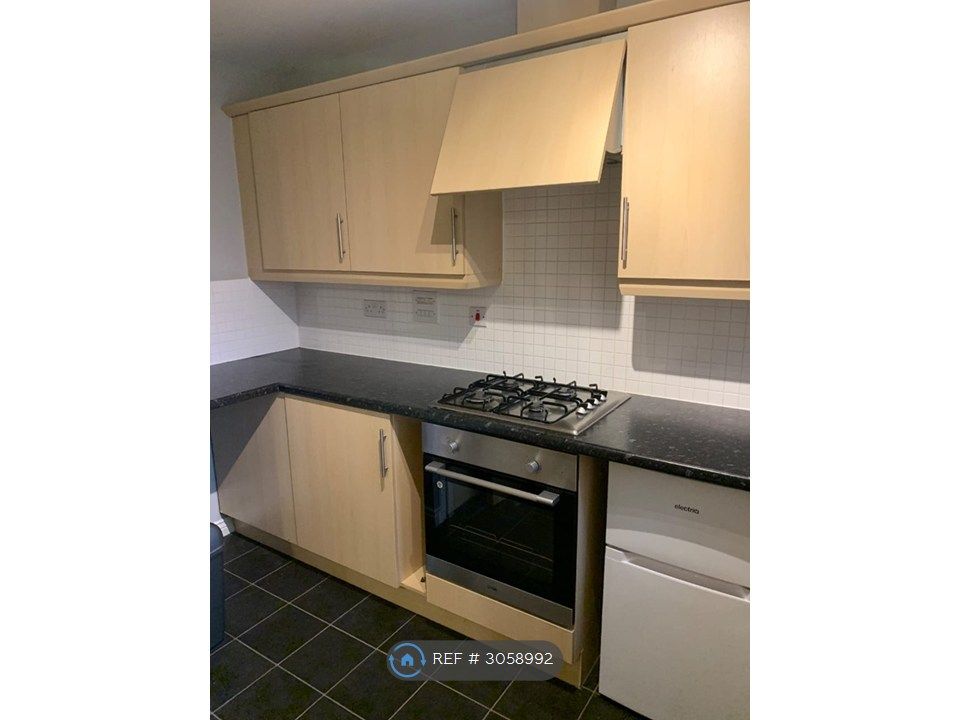 Property photo 3 of 9 Kitchen