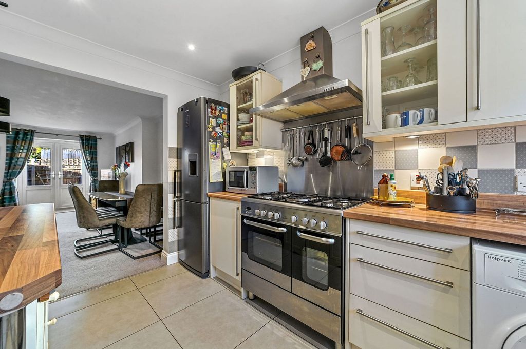 Property photo 3 of 22