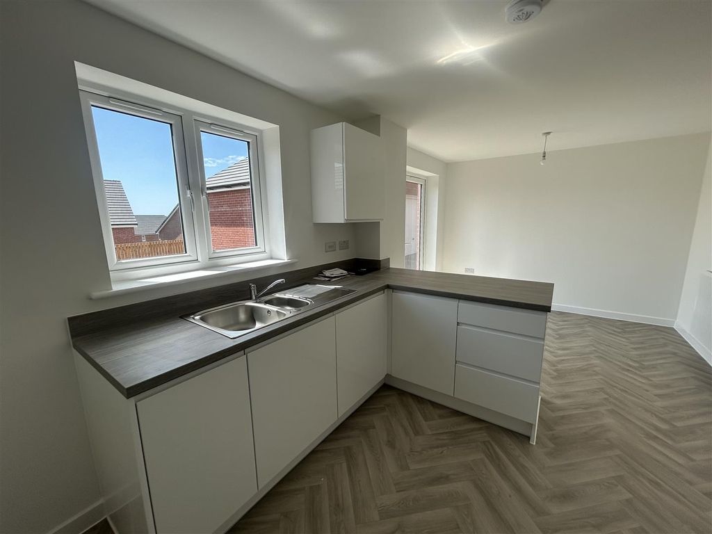 Property photo 2 of 29 Kitchen/Breakfast/Family Room
