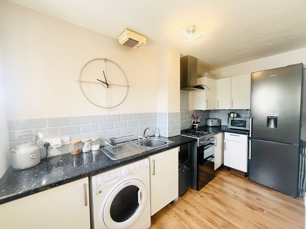 Property photo 2 of 11
