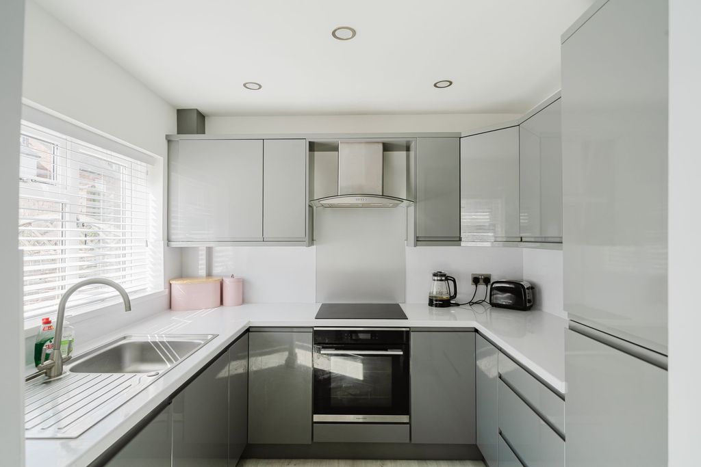 Property photo 2 of 24