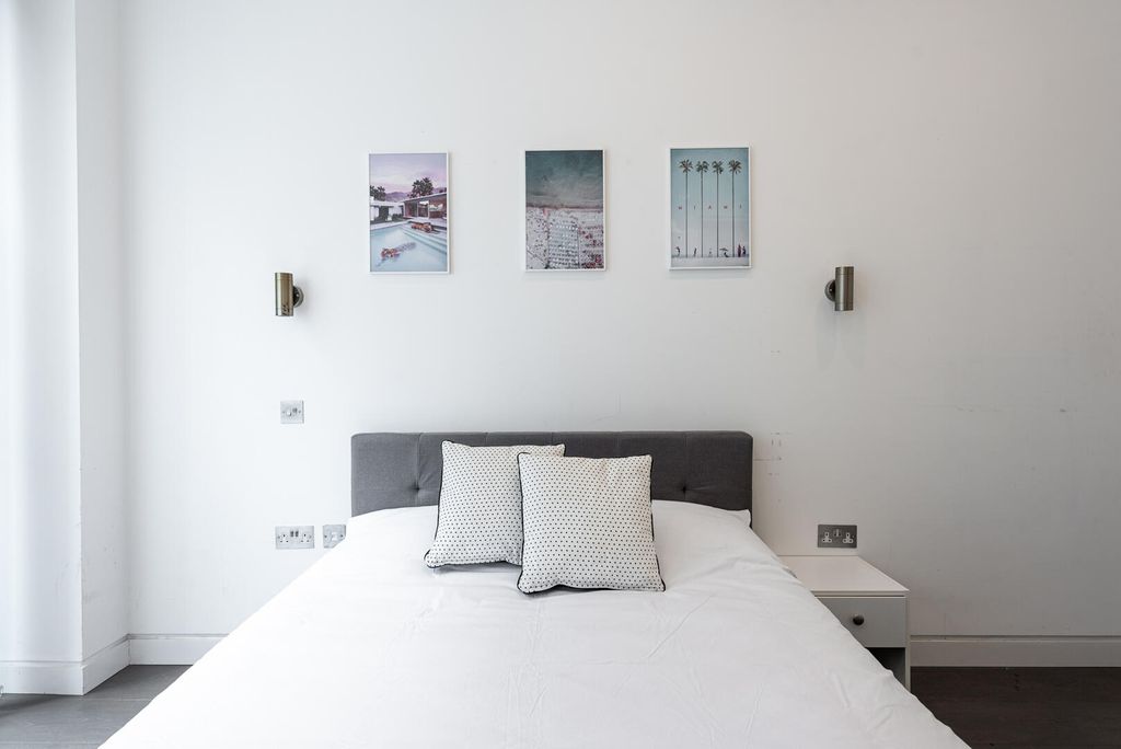 Property photo 2 of 9 Bedroom