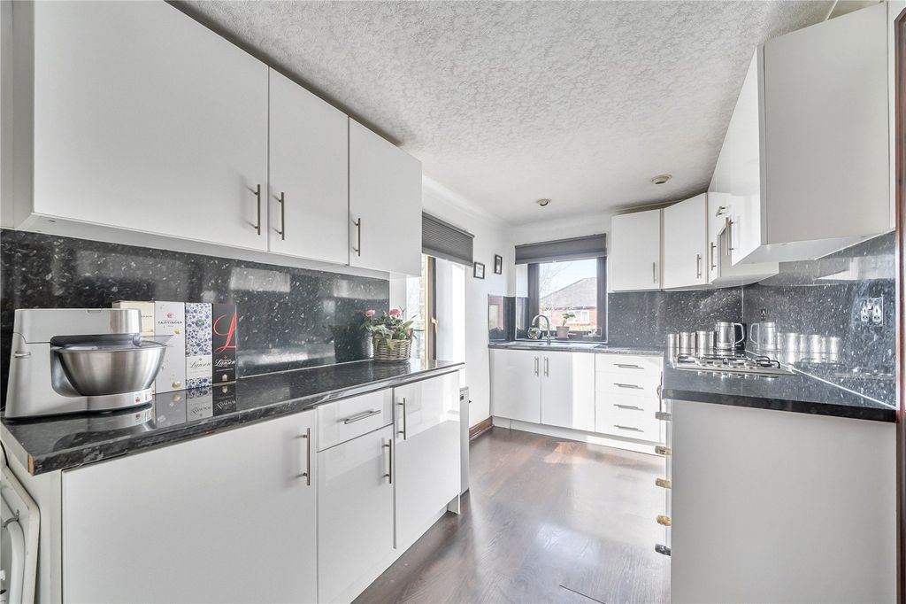 Property photo 3 of 35 Picture No. 25