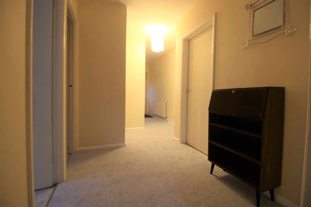 Property photo 3 of 6 Entrance Hall