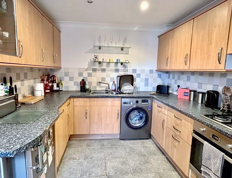 Property photo 3 of 17 Kitchen
