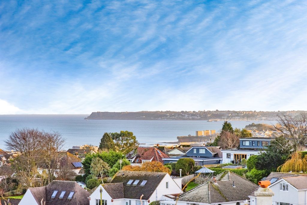 Property photo 2 of 29