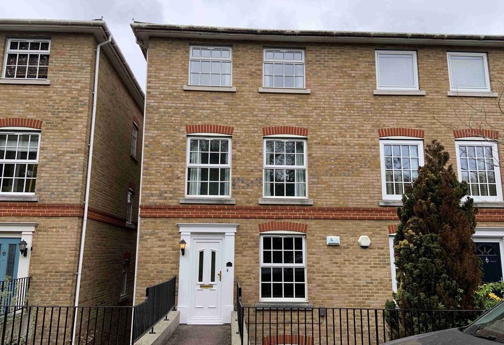 Property photo 1 of 3