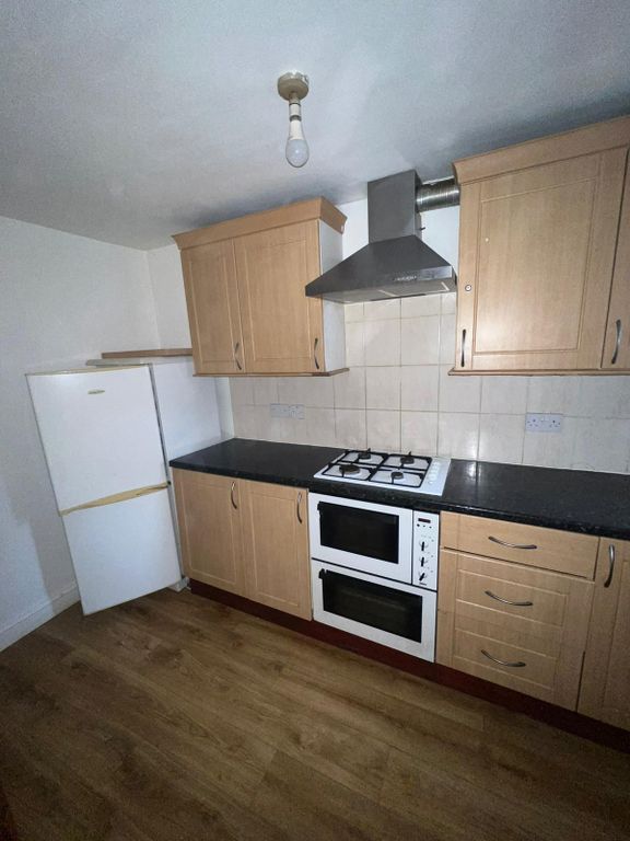 Property photo 3 of 10 Kitchen