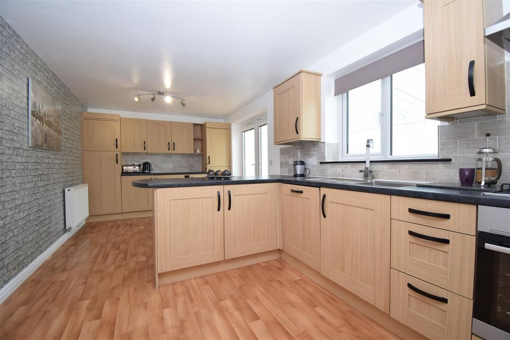 Property photo 2 of 25