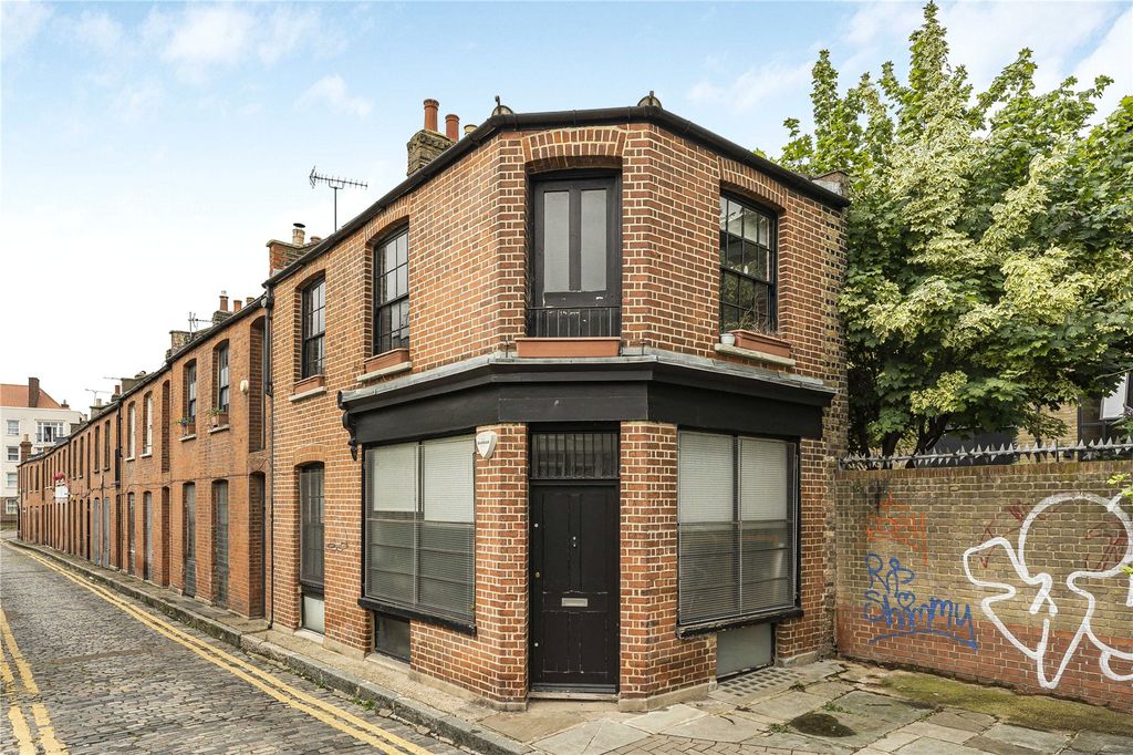Property photo 1 of 18 External