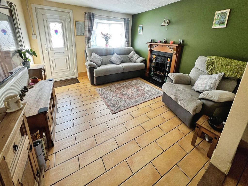 Property photo 2 of 11 Lounge