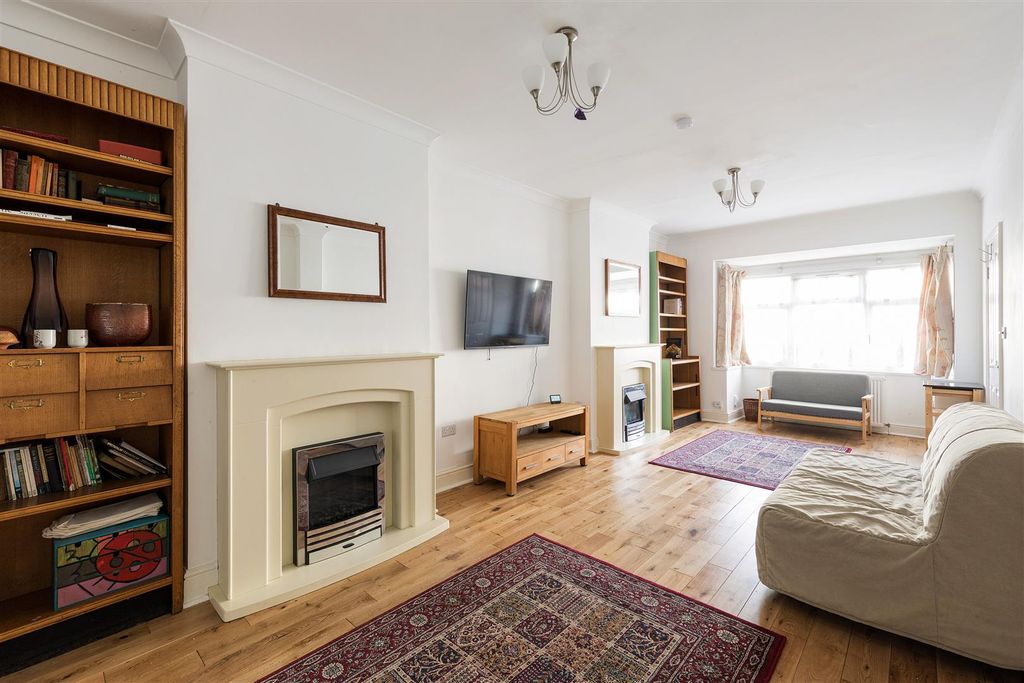 Property photo 2 of 36 Bowdon Road, E17