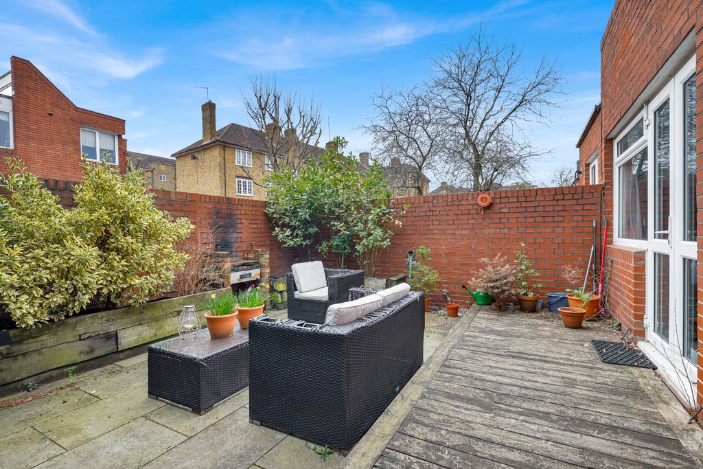 Property photo 3 of 18