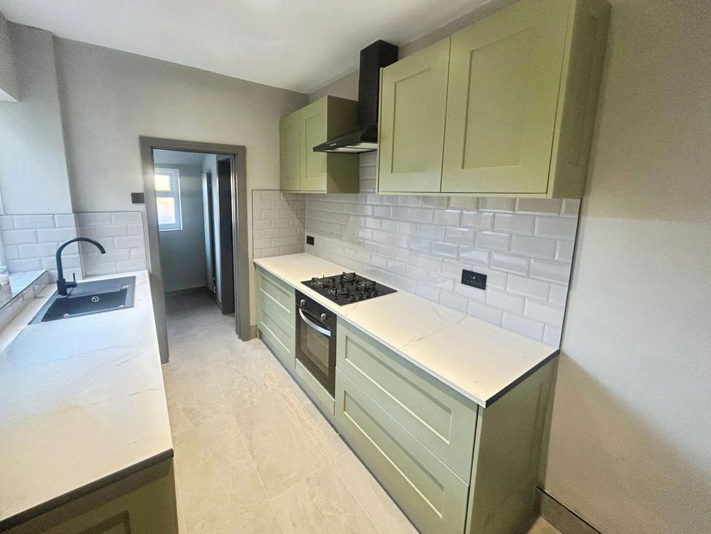 Property photo 2 of 8 Kitchen