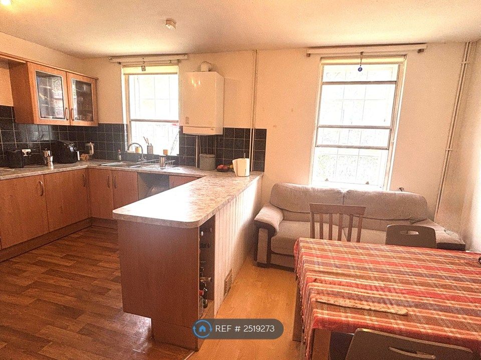 Property photo 2 of 11 Kitchen/Dining Area
