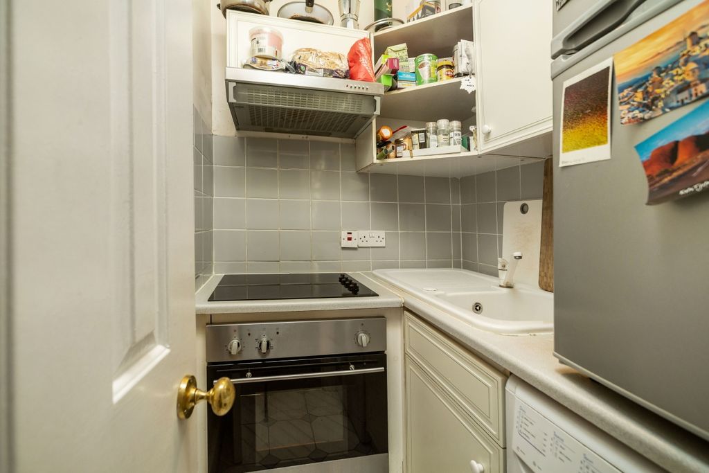 Property photo 3 of 6 Kitchen