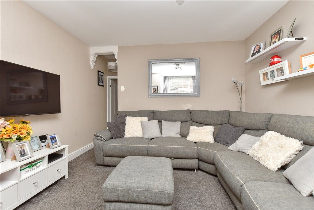 Property photo 3 of 11 Lounge