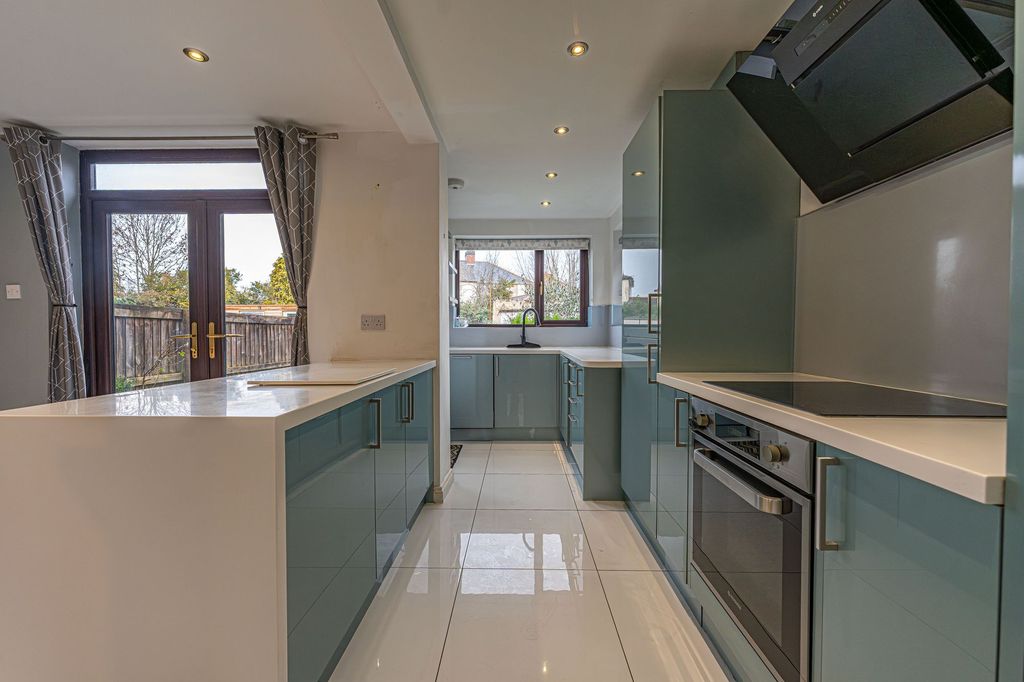 Property photo 3 of 24