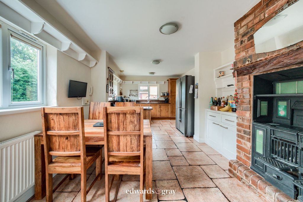 Property photo 3 of 42