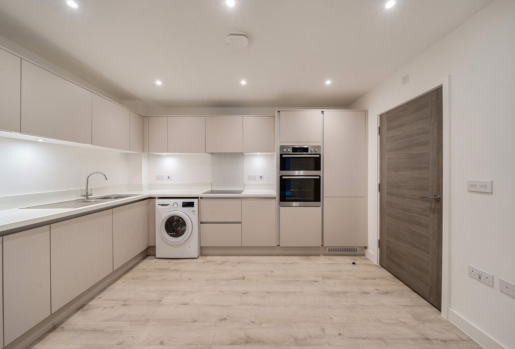 Property photo 1 of 17 1401058-10-69678E...