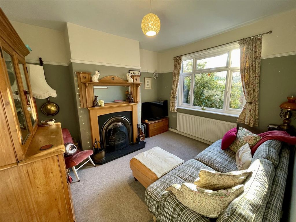 Property photo 2 of 16 Lounge