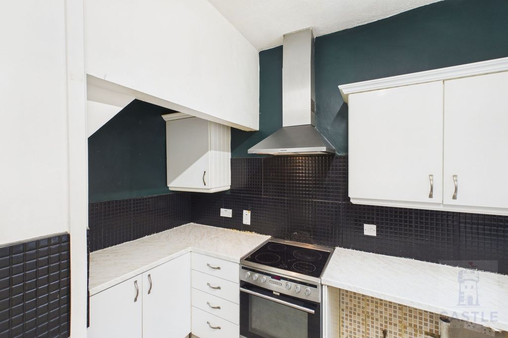 Property photo 3 of 10 Kitchen