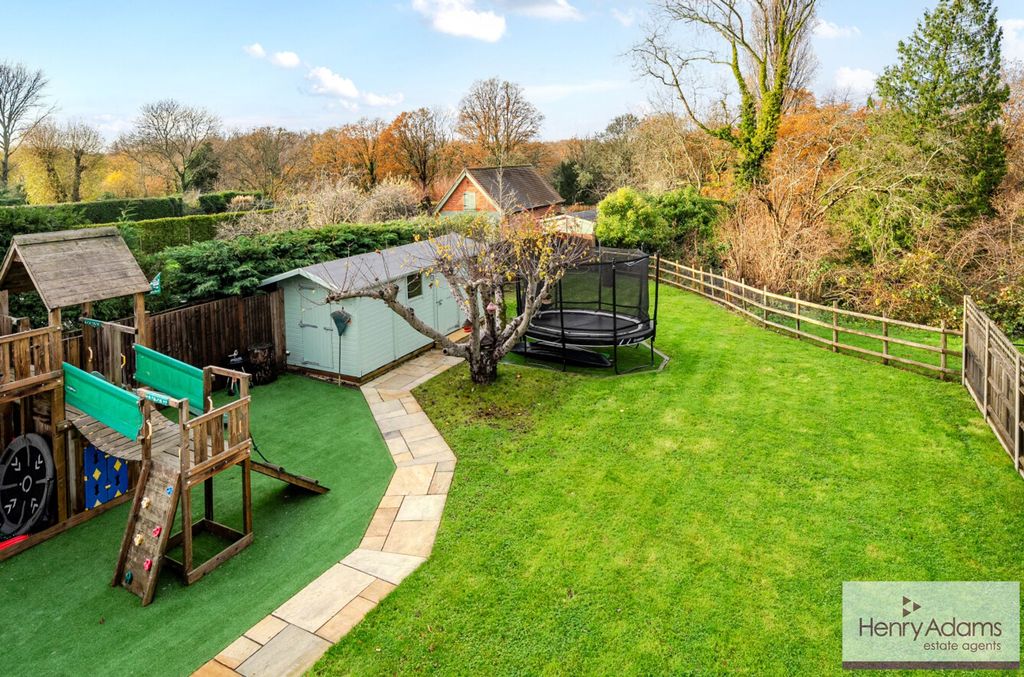 Property photo 3 of 32