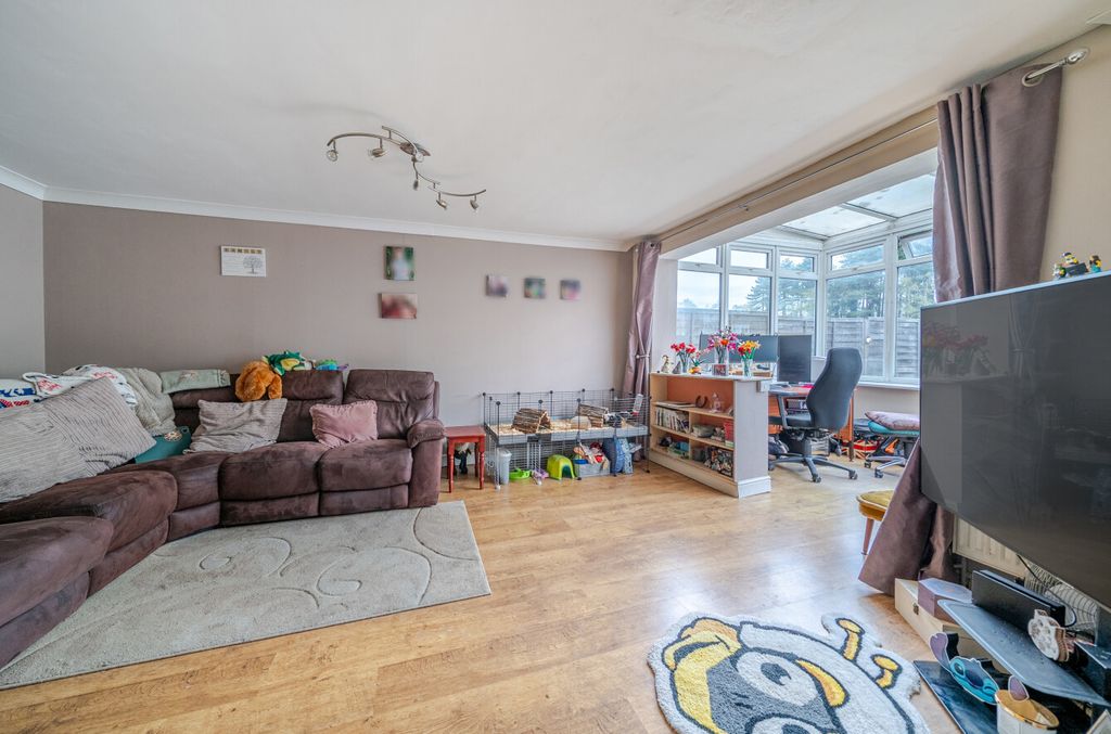 Property photo 2 of 16 1431585-8-69d7d9E...