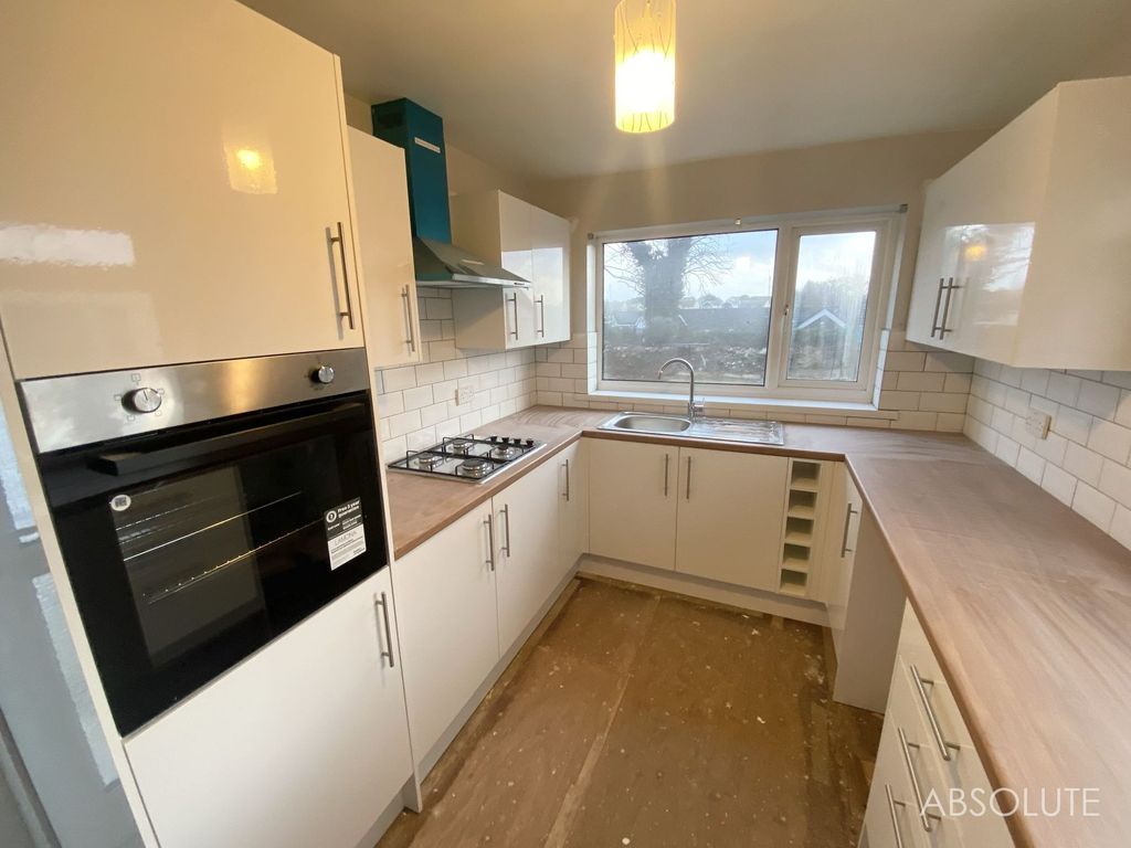 Property photo 2 of 10 Kitchen