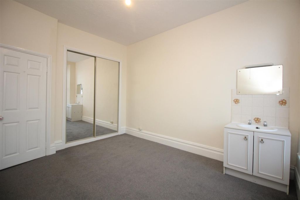 Property photo 3 of 6 Bedroom