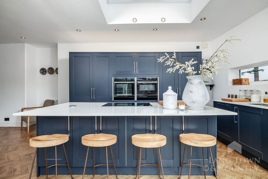 Property photo 2 of 31