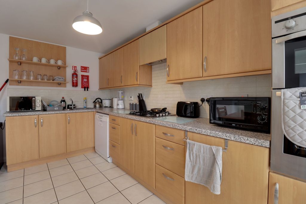 Property photo 2 of 11 Kitchen