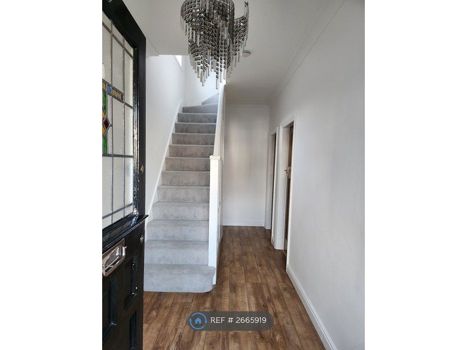 Property photo 2 of 12 Hallway