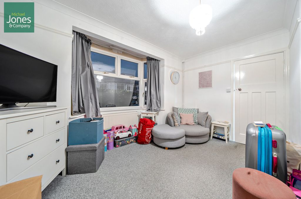 Property photo 3 of 13 Lounge