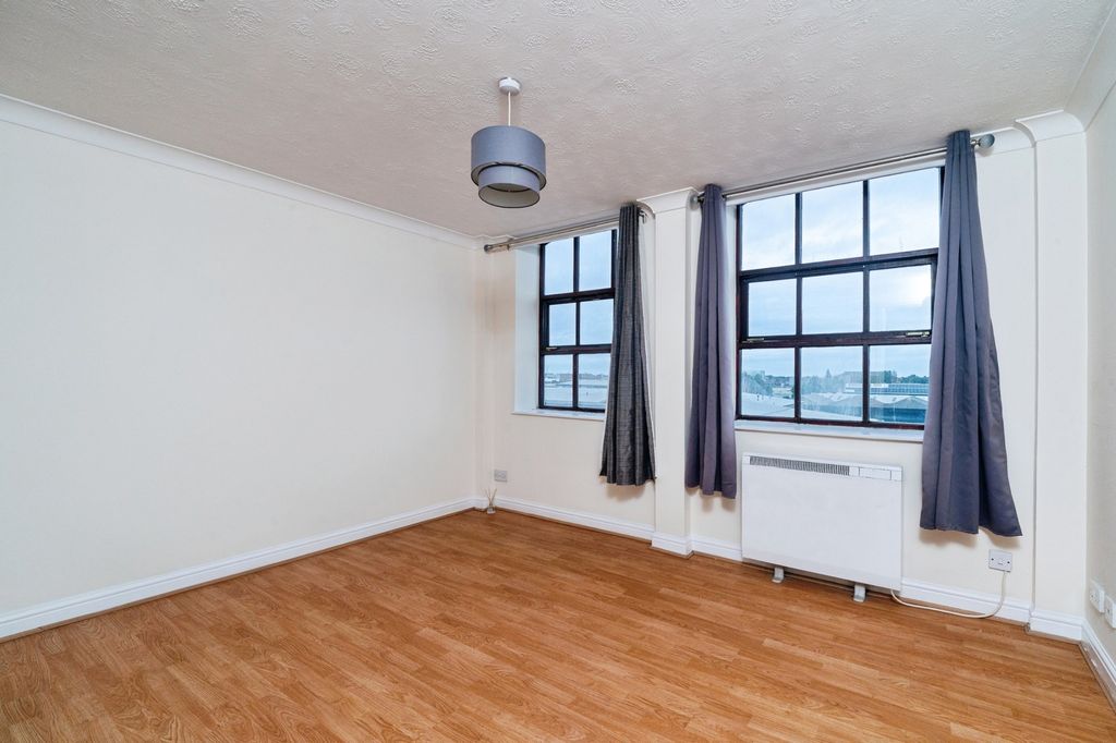 Property photo 2 of 20 Pbox-Img.Jpg
