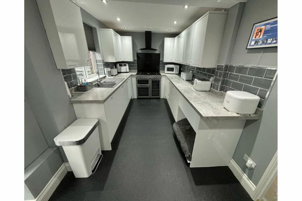 Property photo 2 of 36