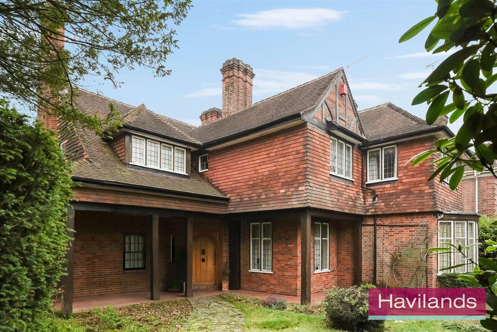 Property photo 2 of 25 Broad Walk-1.Jpg