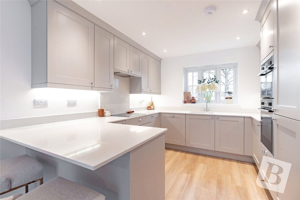 Property photo 2 of 17 Kitchen/Living