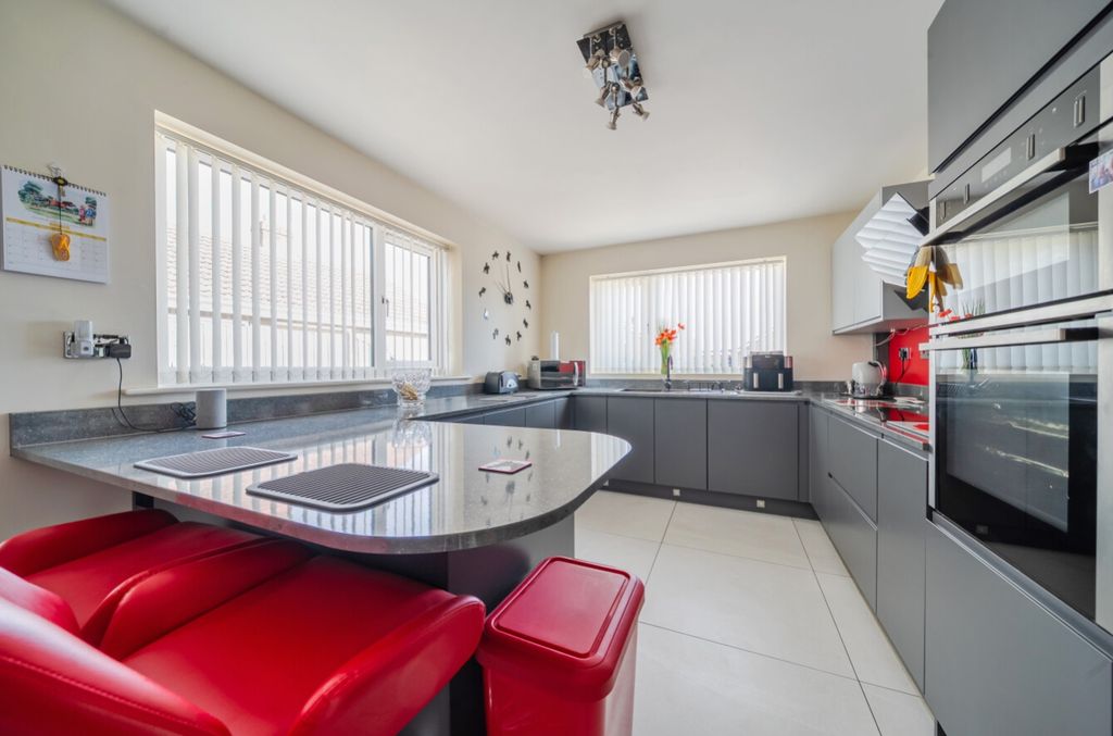 Property photo 3 of 28 1495401-9-6A5Dee417c0A3