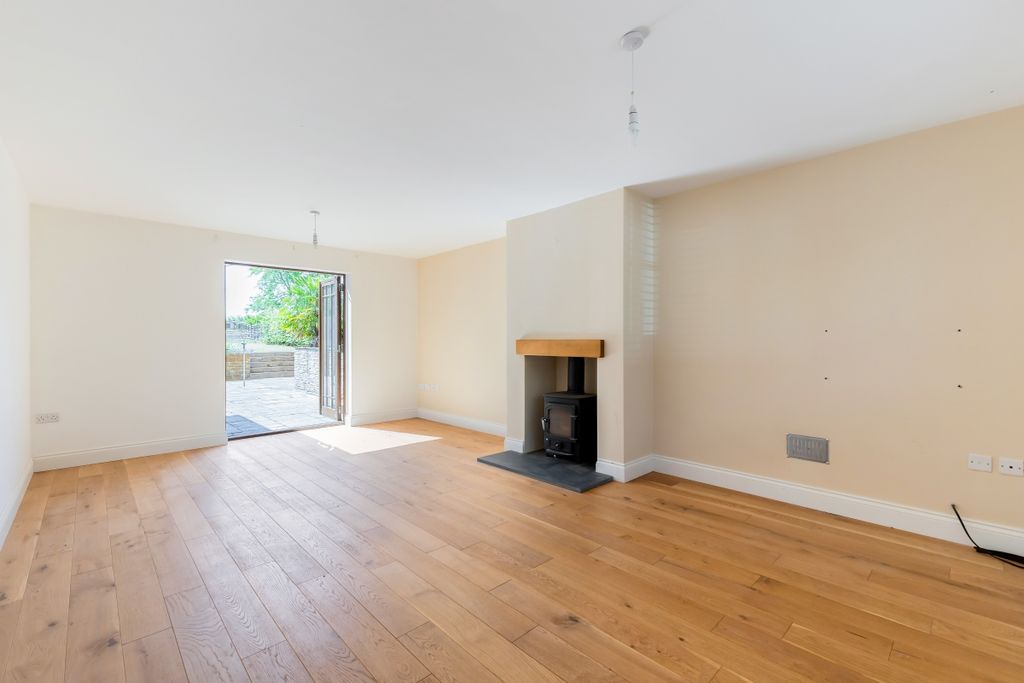 Property photo 2 of 25