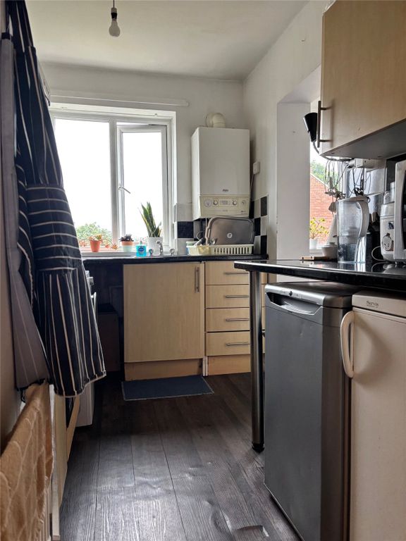 Property photo 3 of 7 Kitchen