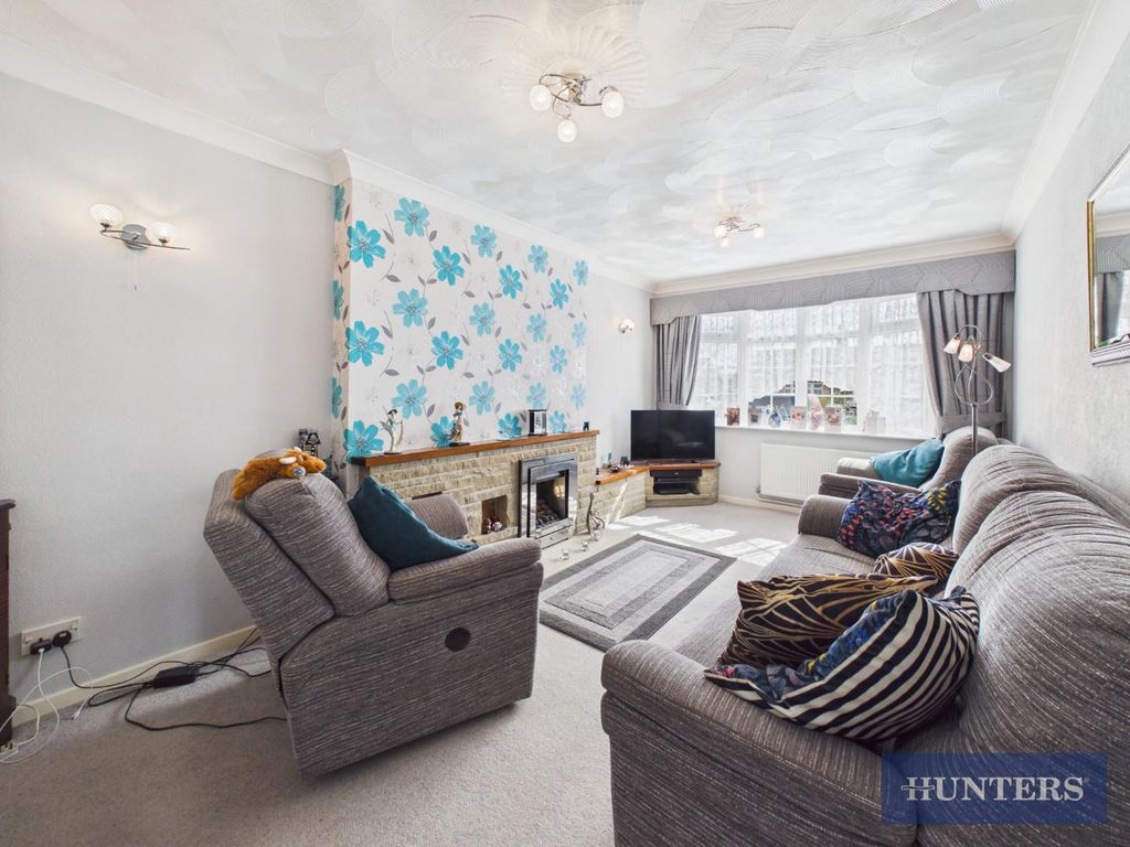 Property photo 2 of 19 Living Room