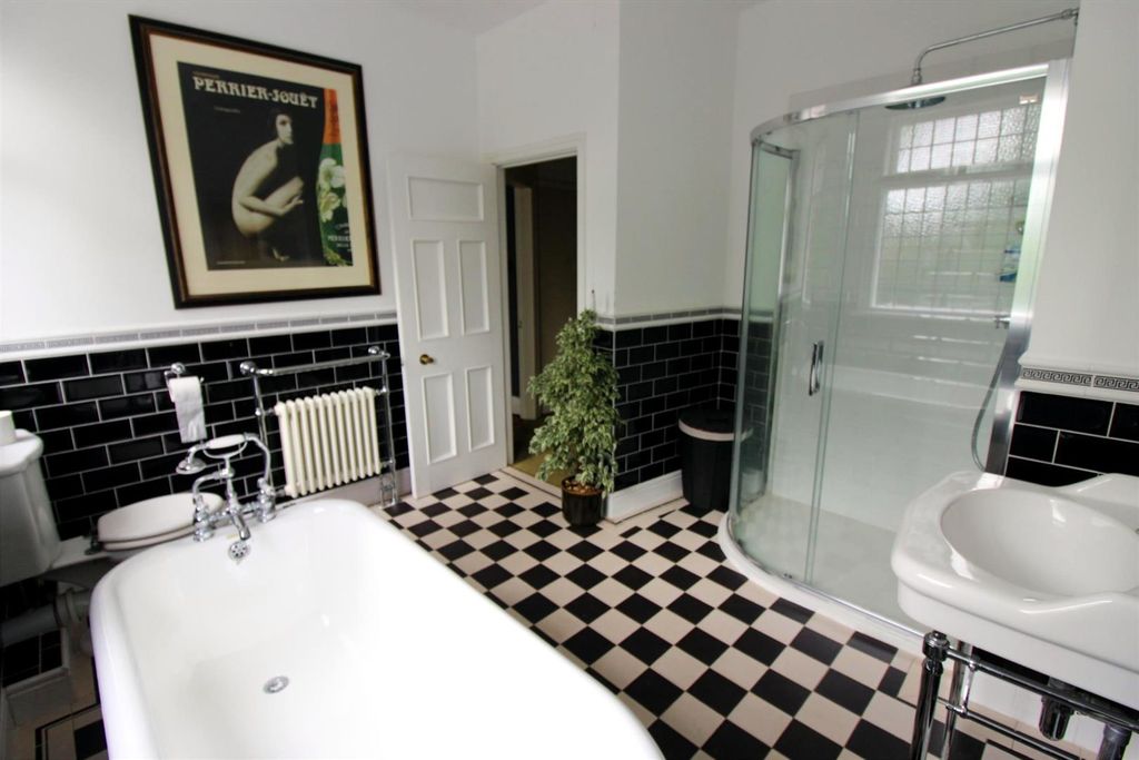 Property photo 3 of 17 Bathroom 2.Jpg
