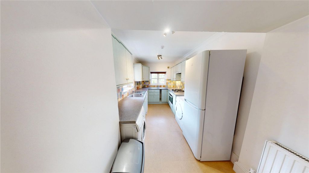 Property photo 2 of 6 Picture No. 12