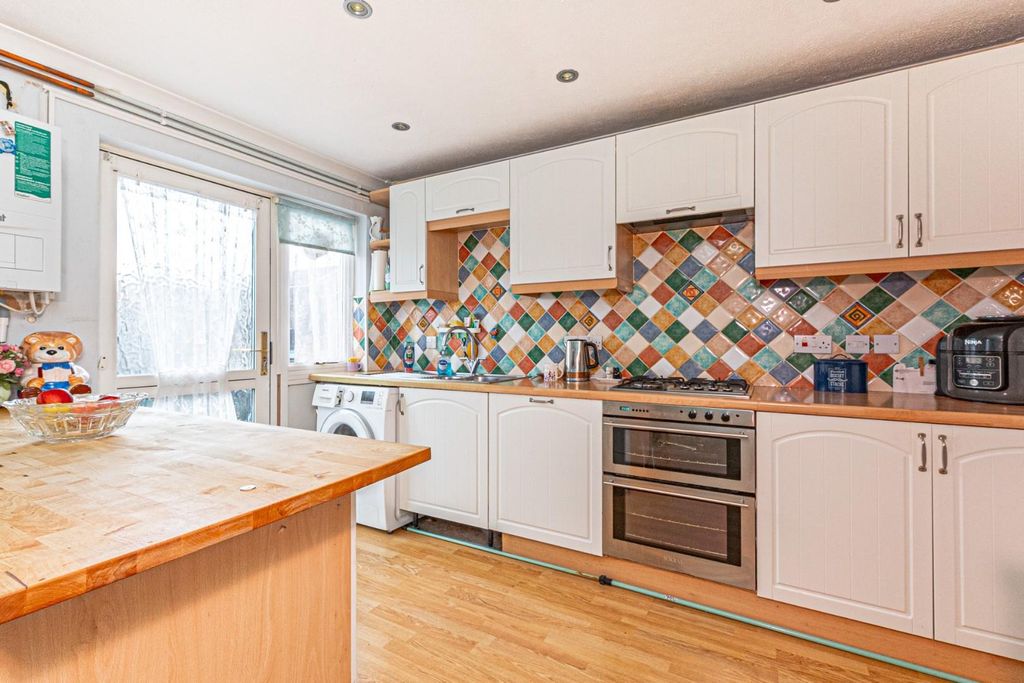 Property photo 3 of 12